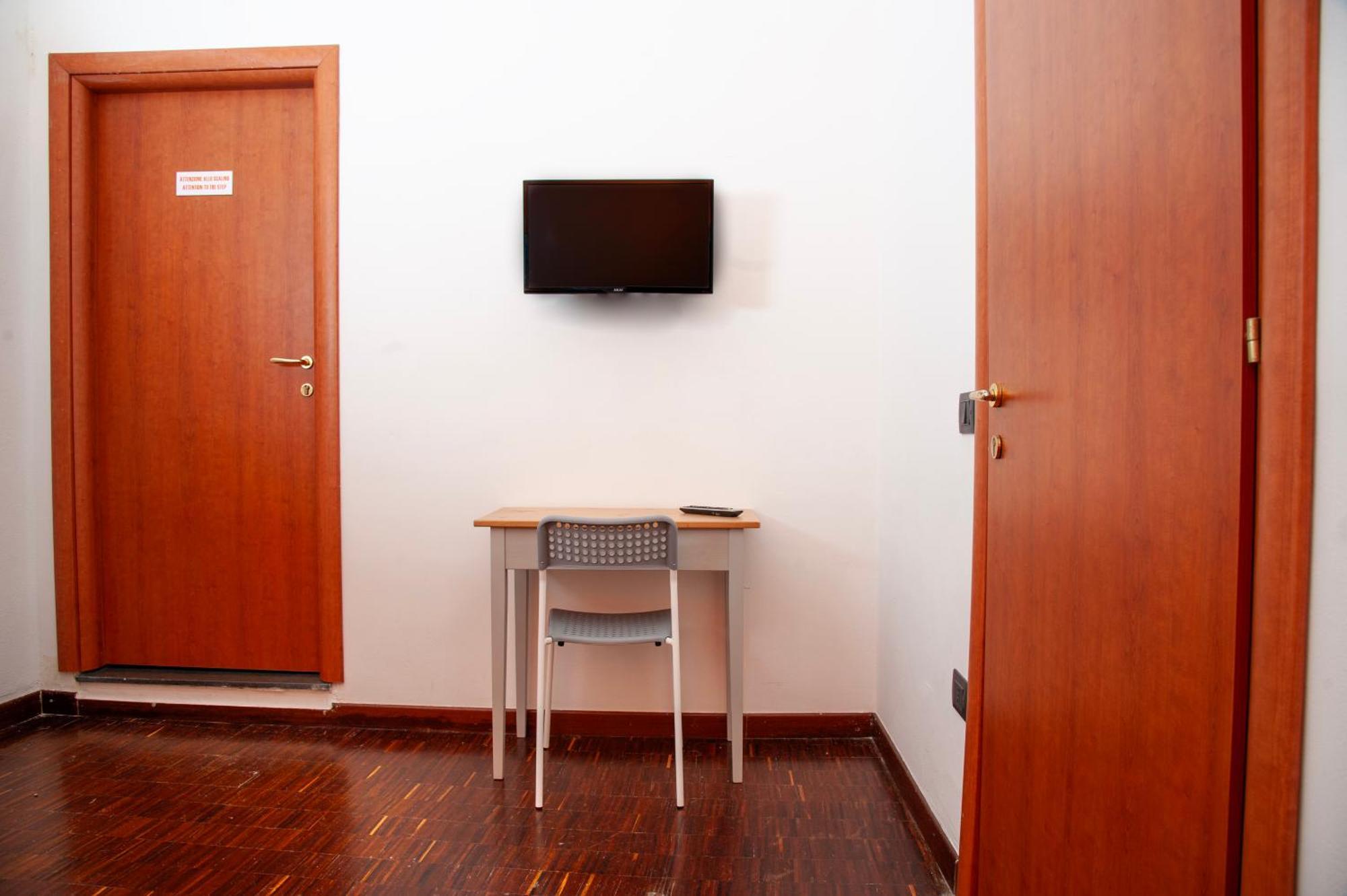 Palazzo Carafa Della Spina And Bed & Breakfast Napels