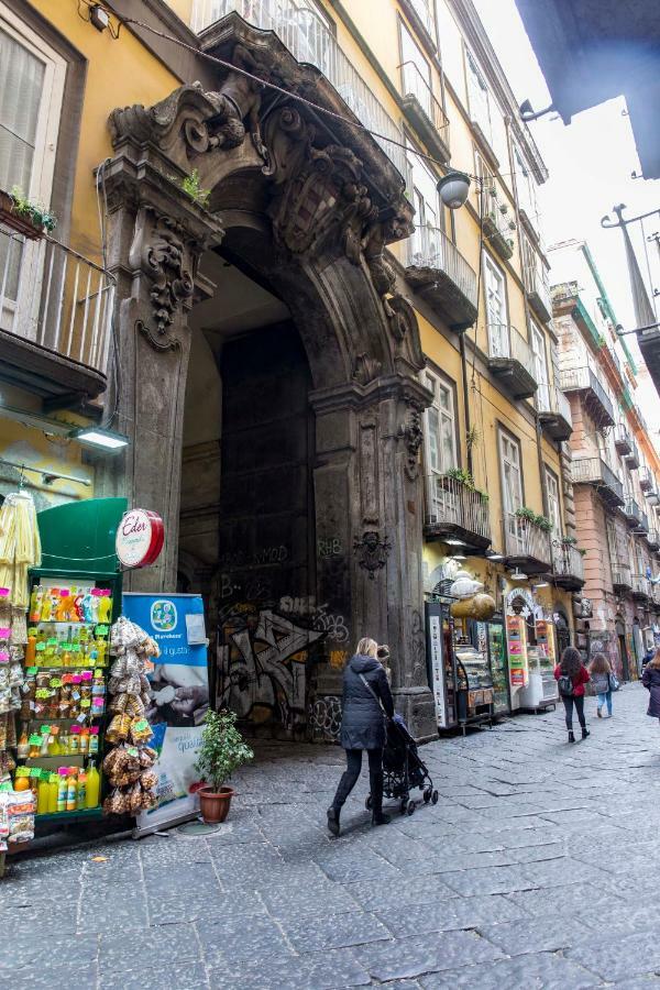 Palazzo Carafa Della Spina And 3* Napels